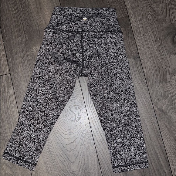 Lululemon Wunder Under Hi-Rise Size 4 with a 17" Inseam Crackle Jaquard - Picture 14 of 16